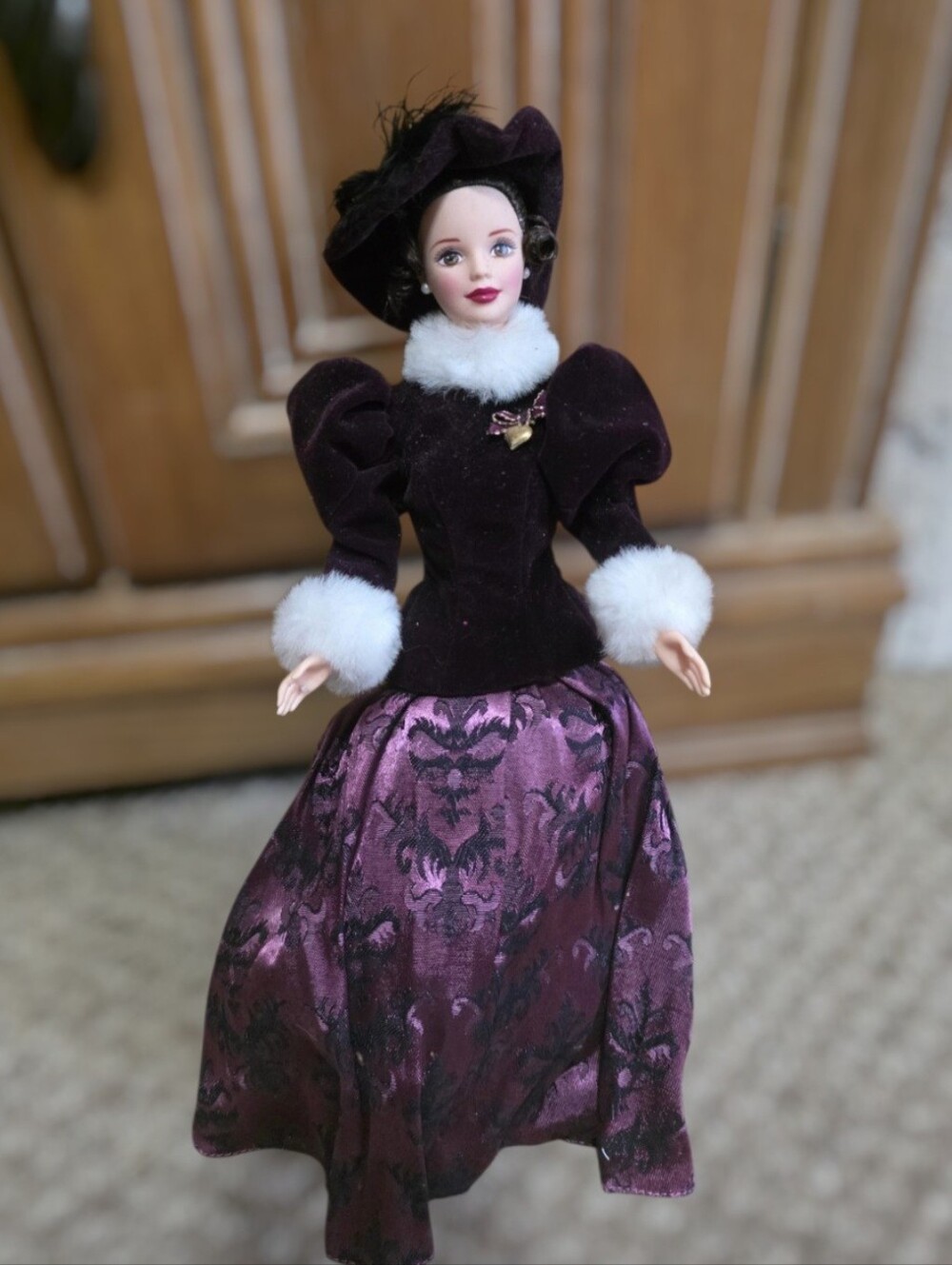 🟪 1996 Victorian Hallmark Holiday Traditions Barbie in Plum Velvet and Fur Trim